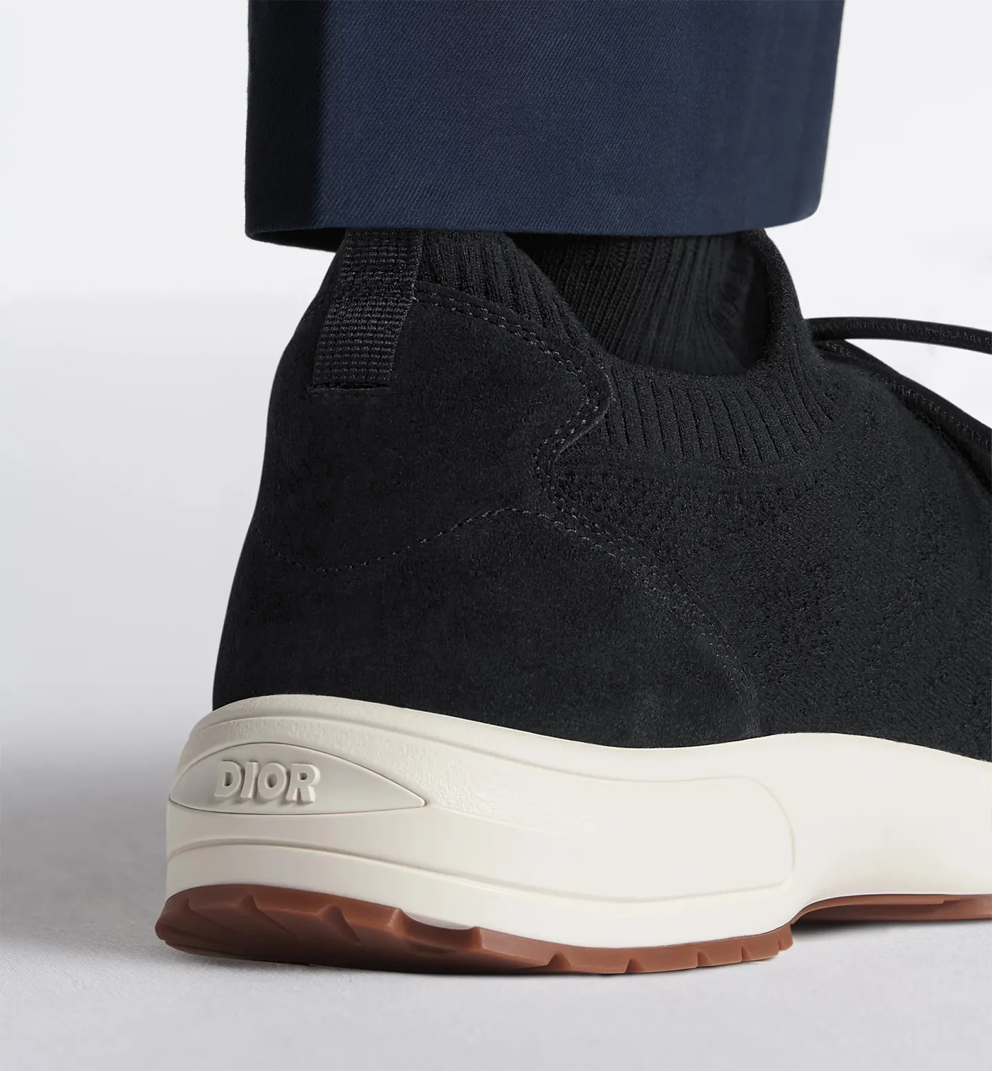 [Dior Dior] Top P: 580💰 Size: 39-44 (customized at 45.46) DIOR Dior B80 Lounge sneakers 2025 autumn and winter men's series new products. The simple silhouette and details are inspired by Dior's haute couture style. They are carefully made of cashmere, sheep wool, mulberry silk mixed jun knitted fabrics. Decorated with Dior's classic cannage pattern. Tonal suede stitching on the back and Dior embossed patch on the tongue enhance the style. TPU foam outsole.